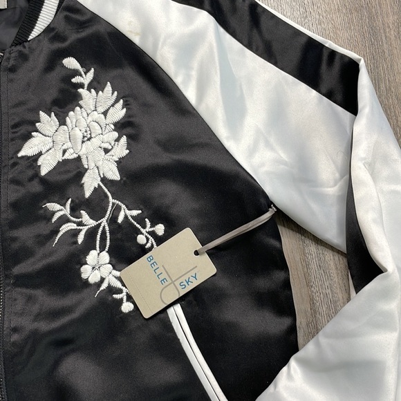 Belle & Sky Black & White Snowdrift Satin Floral Bomber Jacket, size small - Picture 3 of 11